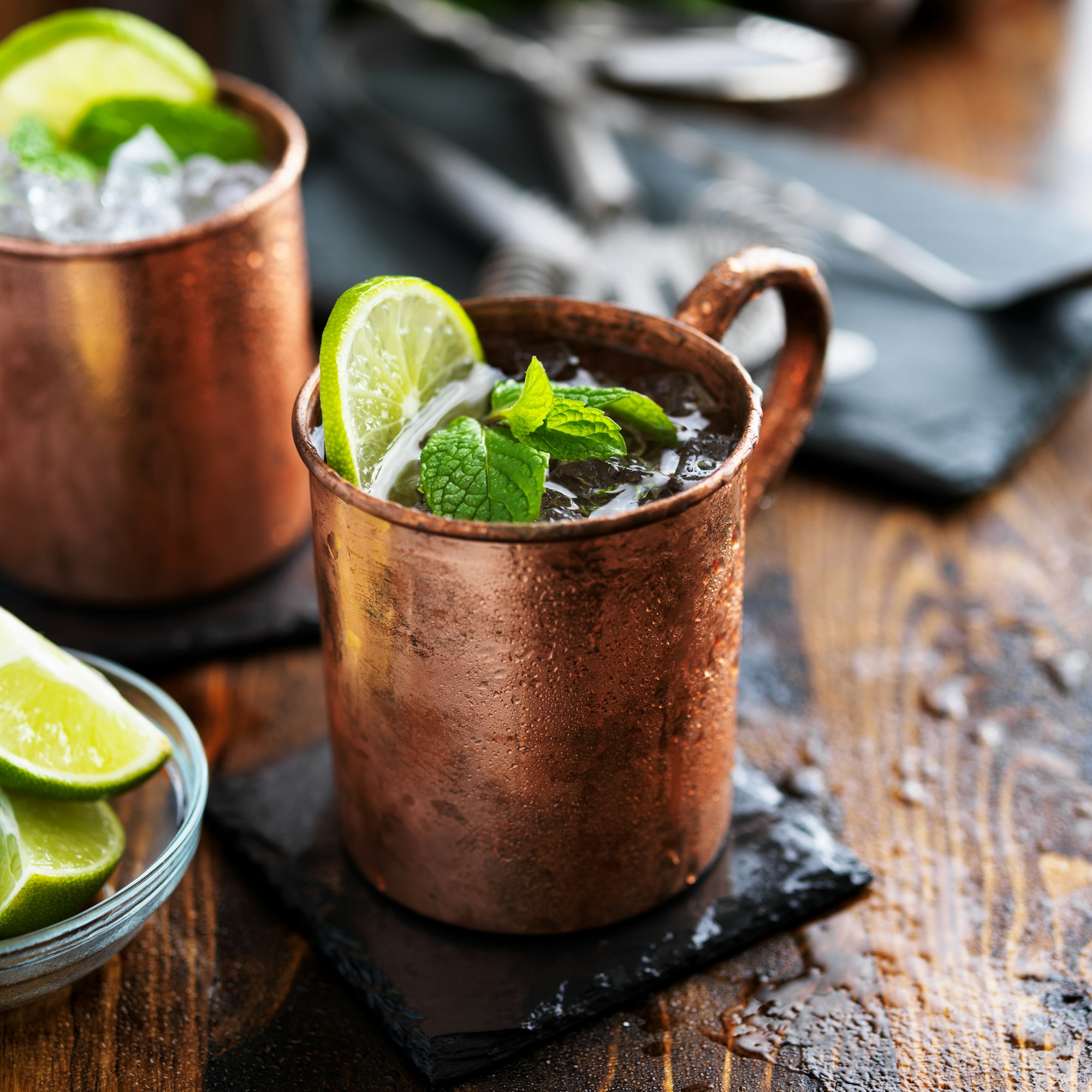 moscow mule cocktail in copper mug